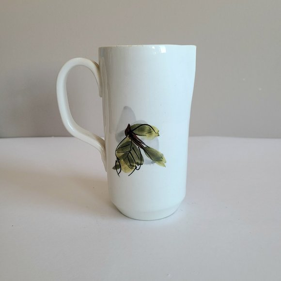 Hand made hand painted Italy pitcher with cherries design. - Picture 3 of 10